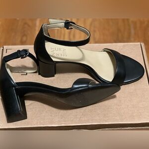 Naturalizer Vera sandals
